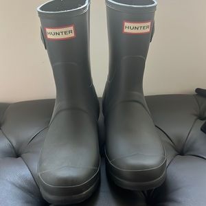 Hunter short rain boots, size 8